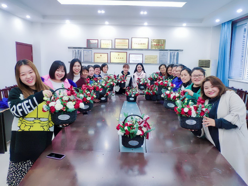 西核機(jī)電公司女工委開展“插花品香 弘揚(yáng)川核文化”活動(dòng)